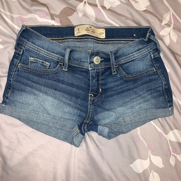 Low-rise Hollister Shorts - Picture 2 of 4